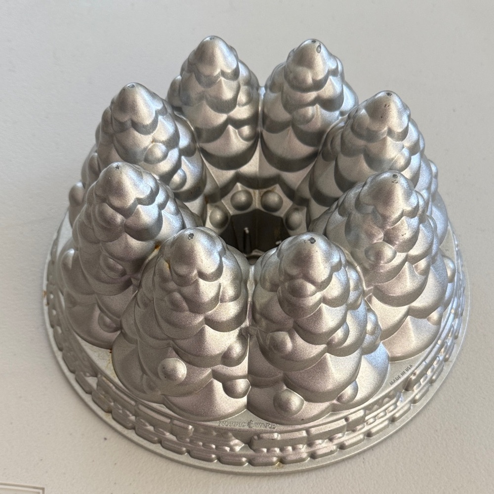 Nordic Ware Holiday Tree and Train Bundt Cake 10 Cups Made In USA